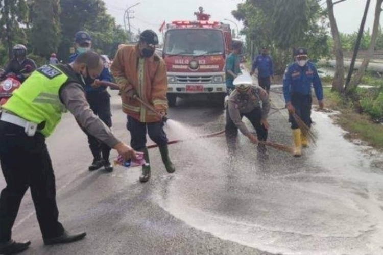 CV Yasindo Multi Pratama Produksi Barang Apa? Viral Muatan Cairan Kimia Tumpah di Jalan Raya